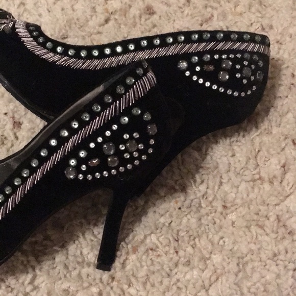 Black velvet heels with gorgeous decorations - Picture 4 of 8